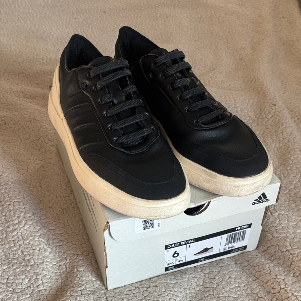 Adidas Women Black and leather Sneakers